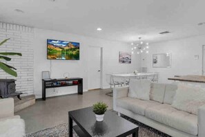 Smart TV, fireplace, books, stereo