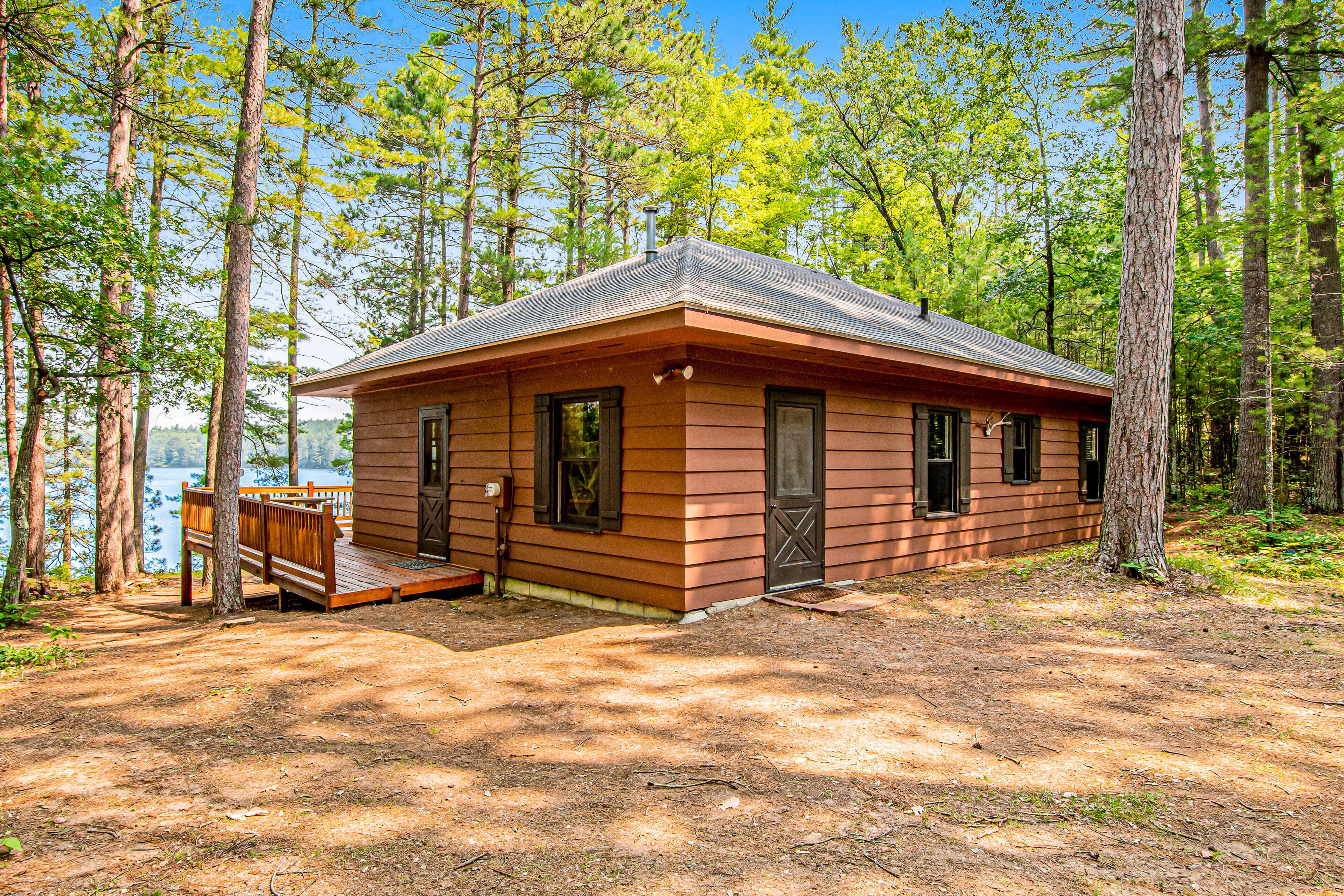 Fantastic lakefront gem with private dock, 2 kayaks, large deck & firepit