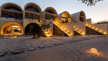 Vista frontal de la propiedad