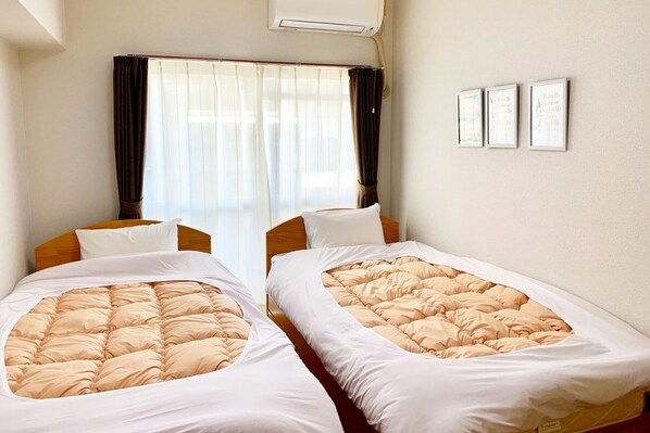 1 bedroom, desk, free WiFi, bed sheets