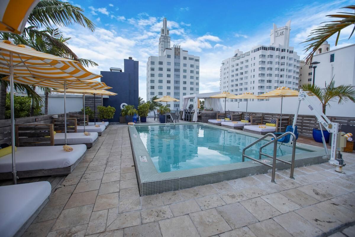 Vacation Starts Here! 3 Comfortable Units, Onsite Pool, Near Fisher Island Beach