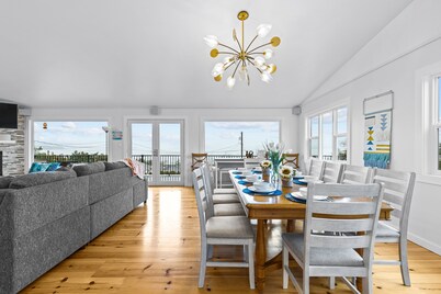 Sunrise Camano View Retreat: HotTub, Grill, Games, Pet & Family-Friendly!