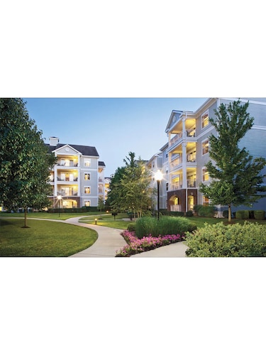 Charming 2 bedroom 2 bath condo with pool and many other amenities!