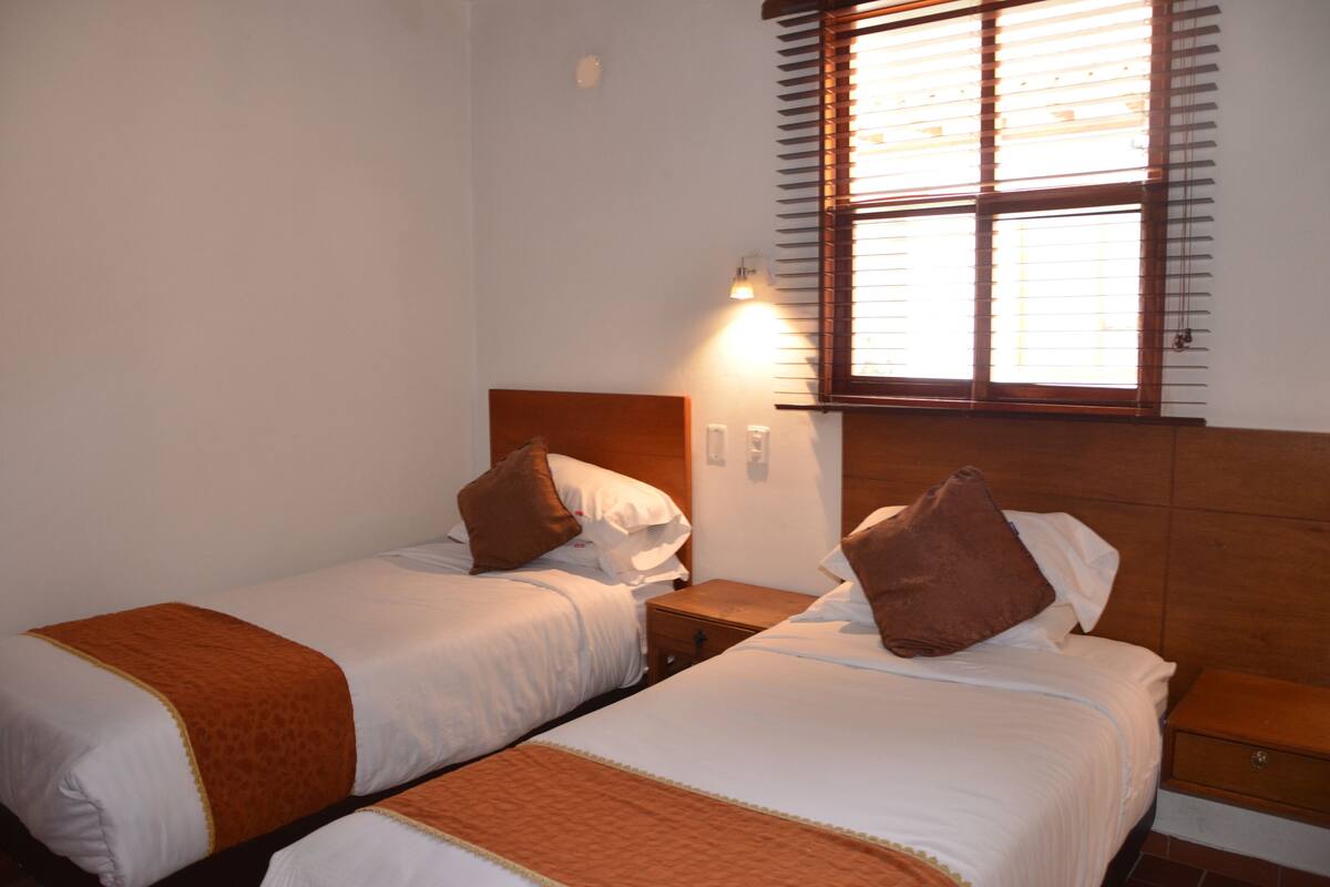 Chambre Double pour 1 personne | Coffres-forts dans les chambres, rideaux occultants, Wi-Fi gratuit