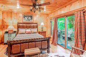 4 bedrooms, iron/ironing board, Internet, bed sheets