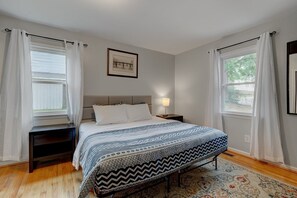 3 bedrooms, desk, iron/ironing board, travel cot