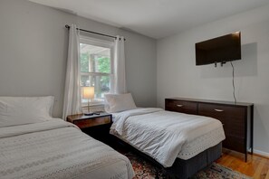 3 bedrooms, desk, iron/ironing board, travel cot