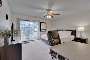 2 bedrooms, desk, iron/ironing board, free WiFi
