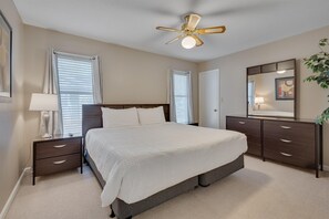 2 slaapkamers, een bureau, een strijkplank/strijkijzer, gratis wifi