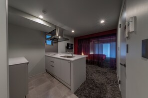 1 bedroom, free WiFi, bed sheets - 3rd floor grapecolored jet black  Burgundy Blac - Burgundy Black / Nagoya Aichi (Nagoya)