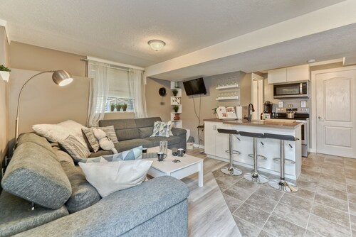Beautiful Basement Suite 