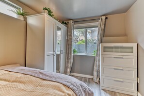 1 bedroom, iron/ironing board, free WiFi, bed sheets