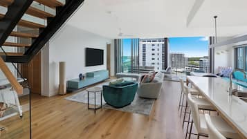 Penthouse, 3 hálószobával, kilátással az óceánra | Nappalirész | Tévé