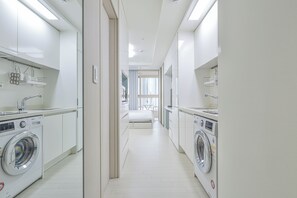 开间套房 | 羽绒被、特色装修、特色家居、办公桌