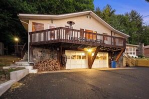 Exterior - South Shore Lake House Retreat (Northville)