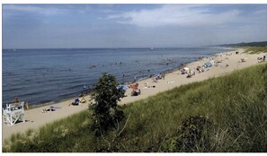 Beach nearby, sun-loungers, beach towels