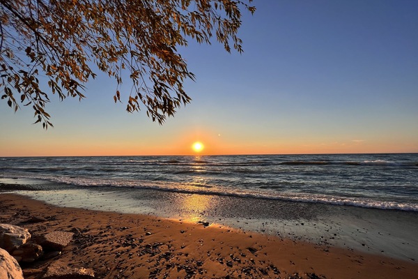 Beach nearby, sun loungers, beach towels