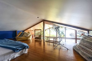 5 bedrooms, travel cot, WiFi
