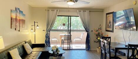 Télévision, cheminée