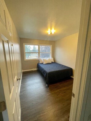 4 bedrooms, WiFi, bed sheets