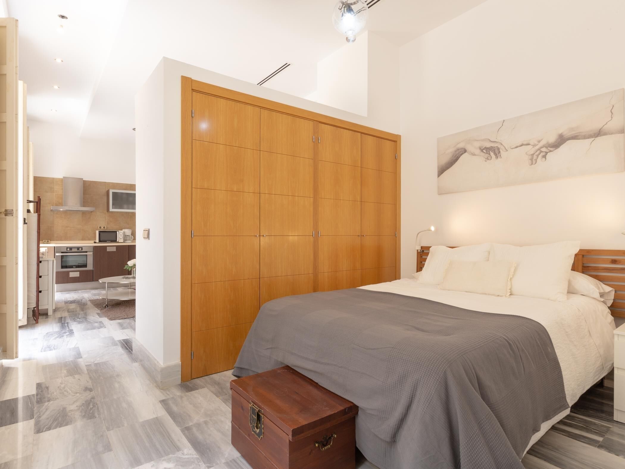 1 slaapkamer, een strijkplank/strijkijzer, internet, beddengoed