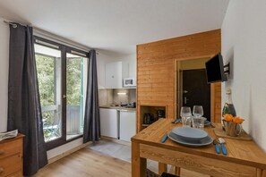 Fridge, microwave, stovetop, coffee/tea maker - Chamonix Sud - Balme 102, Chamonix, France (Chamonix)