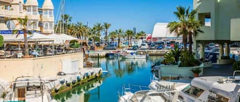 Marina/club náutico