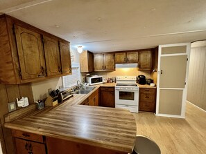 Fridge, microwave, oven, stovetop - Rural House w/ Relaxing Back Porch on 4 Acres (Dawsonville)