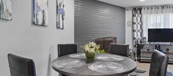 Beautiful remodeled 2 bedroom, walking distance from Downtown with AC