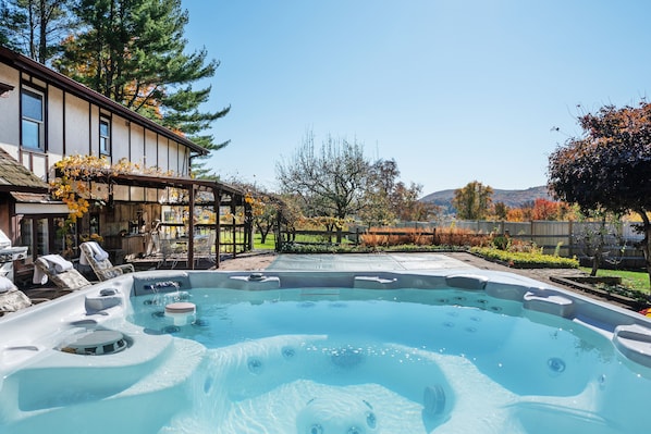 Exterior - Las Flores Villa (New Preston)