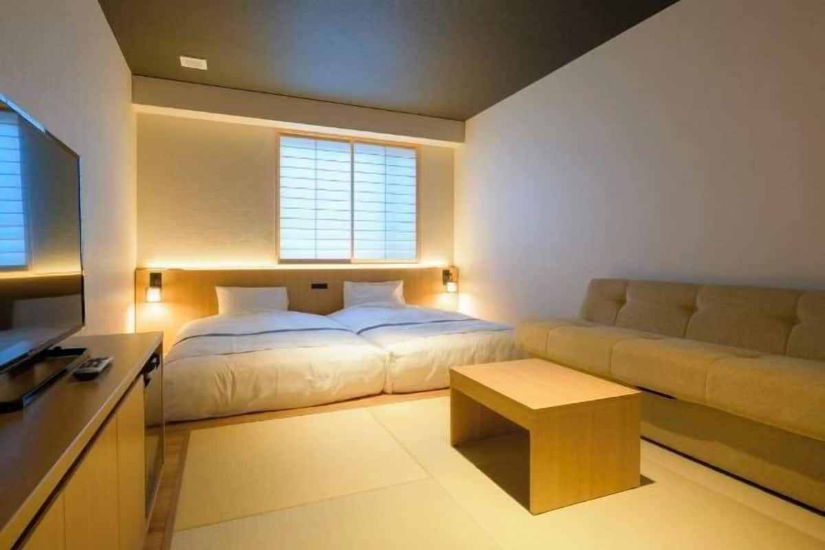 Iron/ironing board, free WiFi, bed sheets