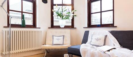 Smart TV, fireplace, offices, printers