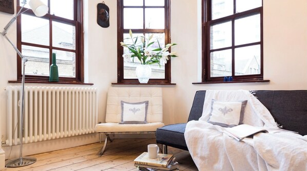 Smart TV, fireplace, offices, printers
