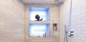 Shower, hair dryer, towels, soap - Tower Bridge Butlers Wharf Shad Thames Aircon Pied teerBalconyGardenViewsParking (London)