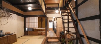 An old folk house in the back alley of a hot sprin / Oda Shimane