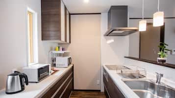 Fridge, microwave, stovetop, cookware/dishes/utensils