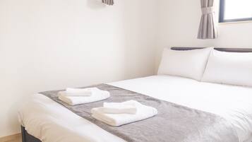 3 bedrooms, desk, iron/ironing board, free WiFi