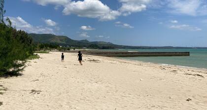 30 seconds walk to the sea An inn that welcomes c / Kunigami-gun Okinawa