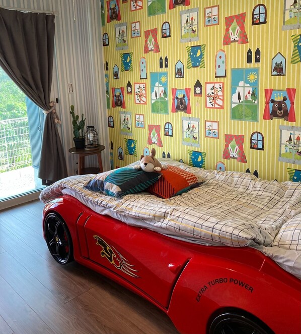 3 bedrooms, desk, iron/ironing board, free WiFi