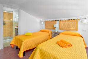 2 bedrooms, iron/ironing board, free WiFi, bed sheets - Holiday Home Gli Ulivi Palau - Lu Maccioni with Wi-Fi, A/C, Terraces & Garden (Palau)