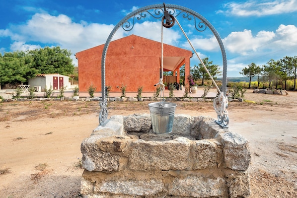 المنطقة المحيطة بالمنشأة