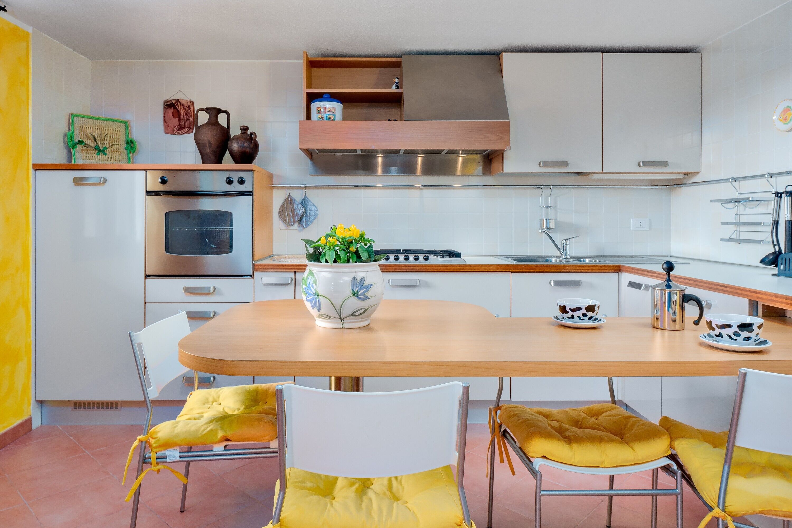 Fridge, oven, stovetop, cookware/dishes/utensils