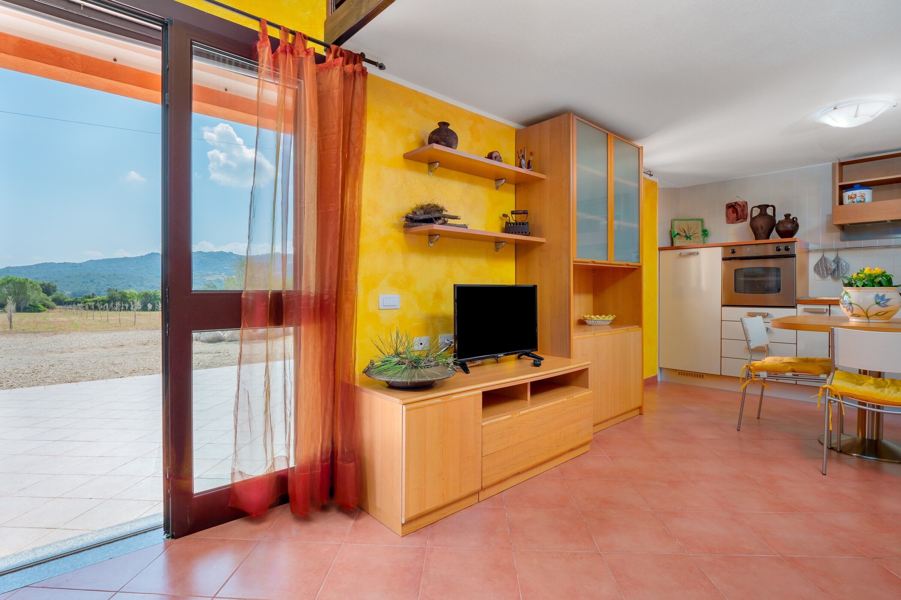 Fridge, oven, stovetop, cookware/dishes/utensils