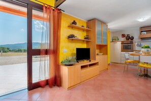 Refrigerador, horno, parrilla de estufa y utensilios de cocina 