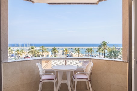 Outdoor dining. Marina View Modern Apartment with Sea View, Wi-Fi, A/C & Terrace