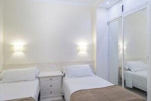 1 slaapkamer, een strijkplank/strijkijzer, gratis wifi, beddengoed