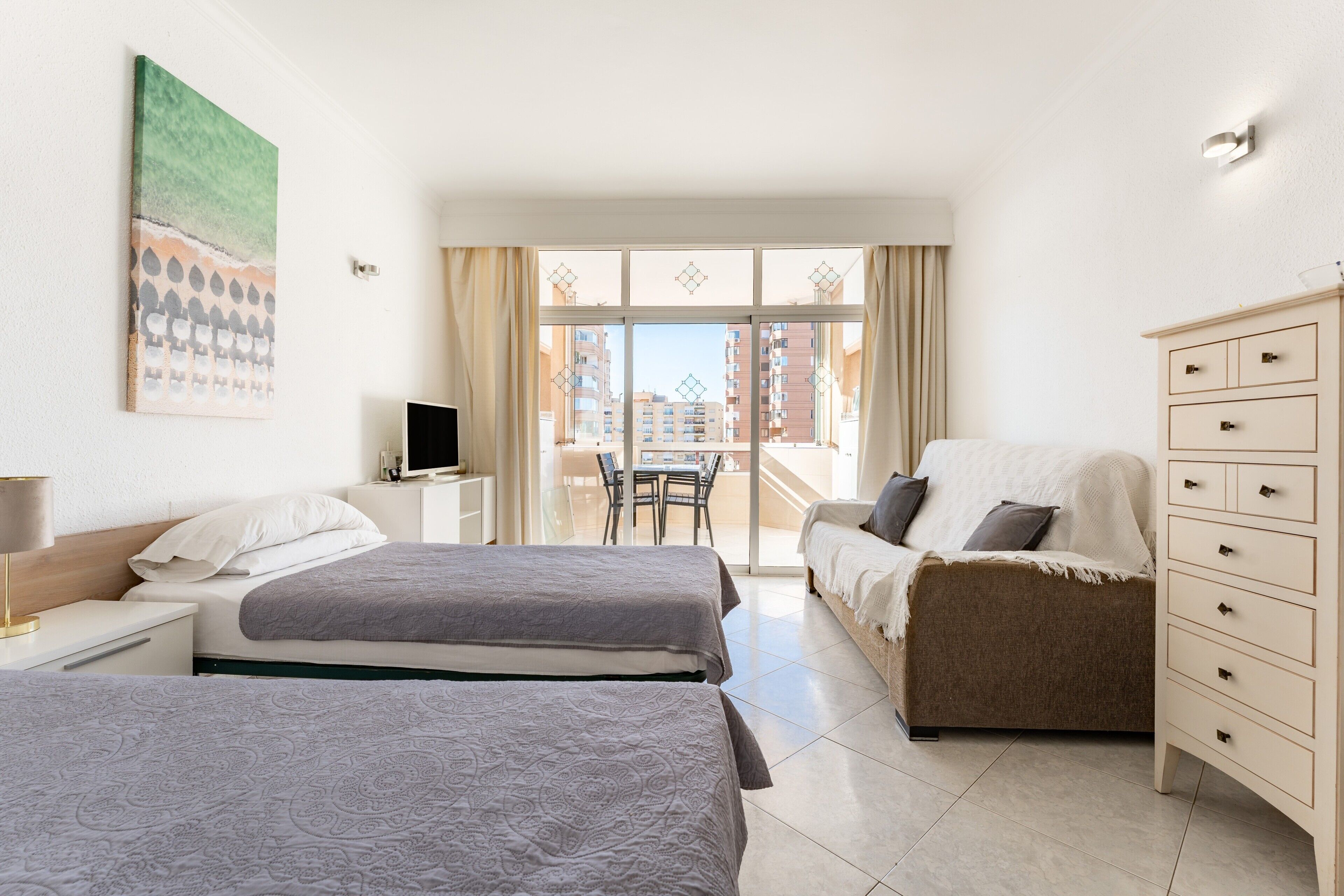 Iron/ironing board, free WiFi, bed sheets