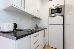 Fridge, microwave, stovetop, electric kettle