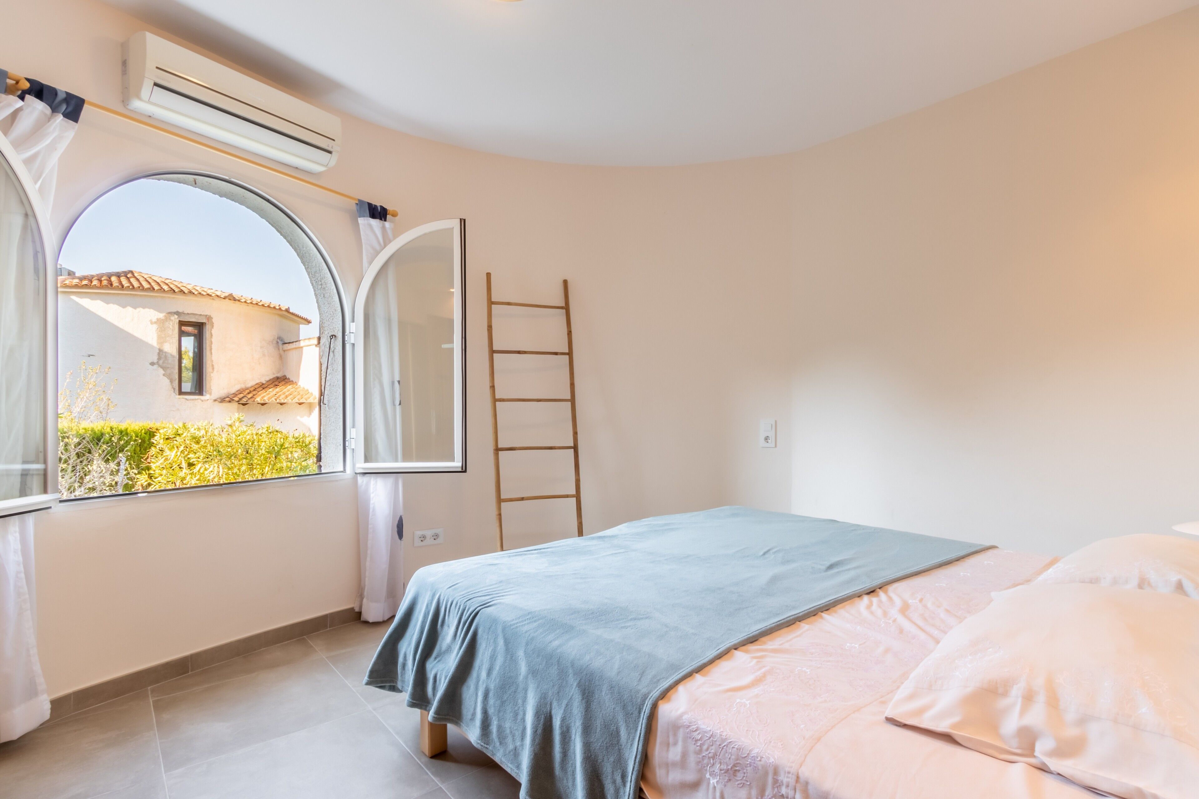 5 slaapkamers, een strijkplank/strijkijzer, gratis wifi, beddengoed