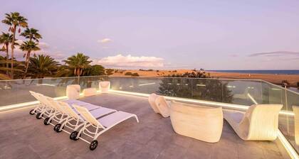 Luxuriöses Ferienhaus in Strandnähe mit Meerblick, Terrasse, Klimaanlage und WiFi